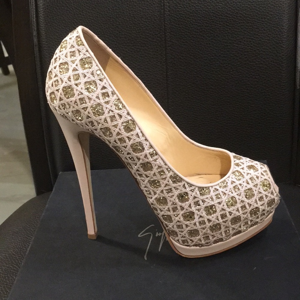 GIUSEPPE ZANOTTI SZ 37.5 pumps with box! EUC